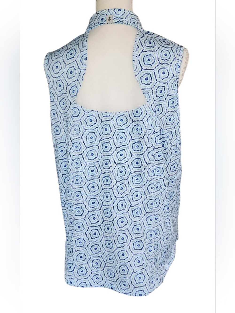 Belyn Key Light Blue Hexagon Print Sleeveless Polo - Picture 3 of 11